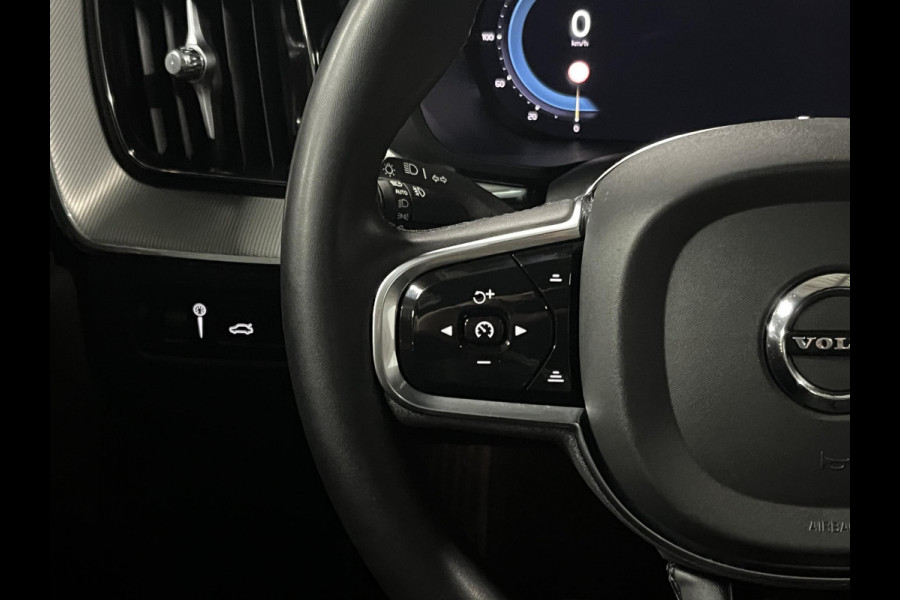 Volvo XC60 2.0 T6 Plug-in hybrid AWD R-Design Trekhaak | Long Range | Open dak | Adapt. cruise | 360 | Head-up | Stuur-/Stoelverwarming | Volvo XC60 2.0 T6 Plug-in hybrid AWD R-Design Trekhaak | Long Range | Open dak | Adapt. cruise | 360 | Head-up | Stuur-/Stoelverwarming |