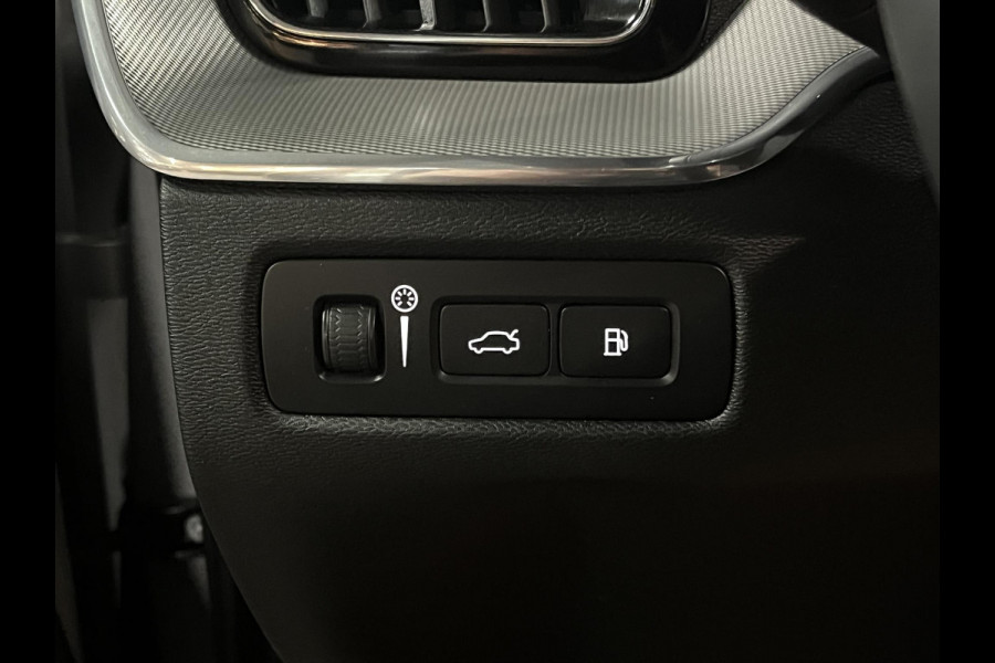 Volvo XC60 2.0 T6 Plug-in hybrid AWD R-Design Trekhaak | Long Range | Open dak | Adapt. cruise | 360 | Head-up | Stuur-/Stoelverwarming | Volvo XC60 2.0 T6 Plug-in hybrid AWD R-Design Trekhaak | Long Range | Open dak | Adapt. cruise | 360 | Head-up | Stuur-/Stoelverwarming |