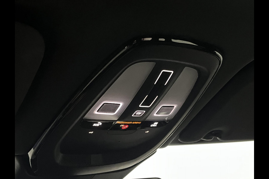 Volvo XC60 2.0 T6 Plug-in hybrid AWD R-Design Trekhaak | Long Range | Open dak | Adapt. cruise | 360 | Head-up | Stuur-/Stoelverwarming | Volvo XC60 2.0 T6 Plug-in hybrid AWD R-Design Trekhaak | Long Range | Open dak | Adapt. cruise | 360 | Head-up | Stuur-/Stoelverwarming |