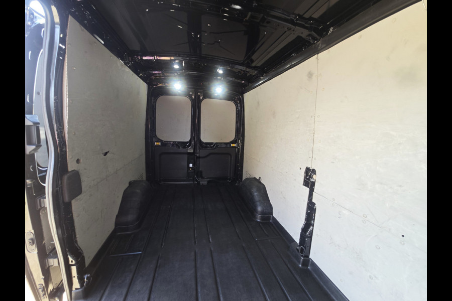 Ford Transit 330 2.0 TDCI L3 H2 Trend - 130 Pk - Euro 6 - AUTOMAAT - Navi - Parkeercamera