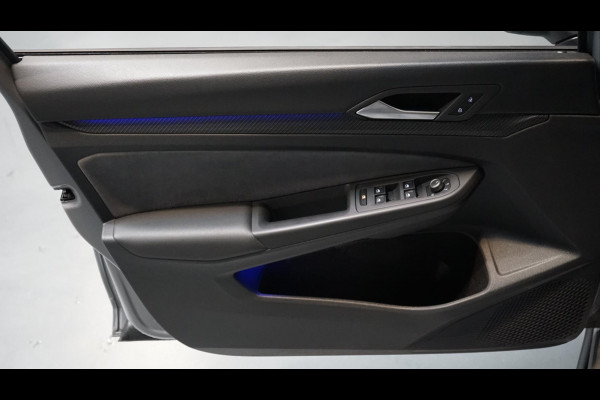Volkswagen Golf VIII 1.5 eTSI R-Line AUTOMAAT-ACC-AMBIANCE-CAMERA-HARMAN KARDON-IQ LIGHT-KEYLESS-STOELVERWARMING