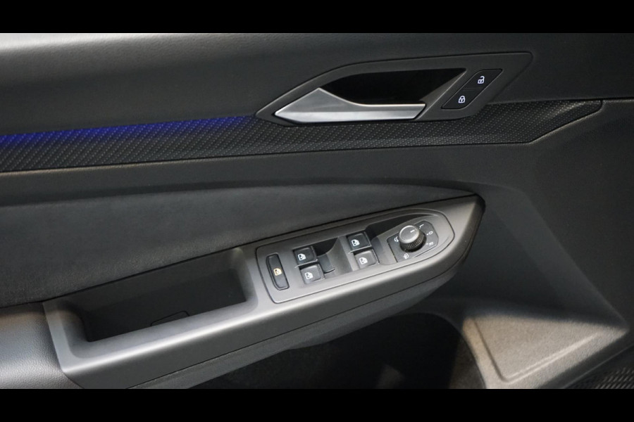 Volkswagen Golf VIII 1.5 eTSI R-Line AUTOMAAT-ACC-AMBIANCE-CAMERA-HARMAN KARDON-IQ LIGHT-KEYLESS-STOELVERWARMING