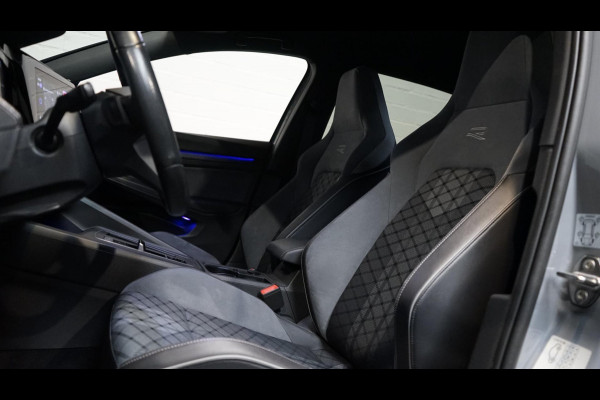 Volkswagen Golf VIII 1.5 eTSI R-Line AUTOMAAT-ACC-AMBIANCE-CAMERA-HARMAN KARDON-IQ LIGHT-KEYLESS-STOELVERWARMING