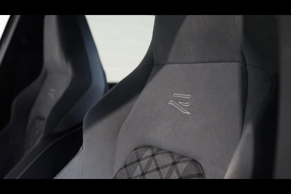 Volkswagen Golf VIII 1.5 eTSI R-Line AUTOMAAT-ACC-AMBIANCE-CAMERA-HARMAN KARDON-IQ LIGHT-KEYLESS-STOELVERWARMING