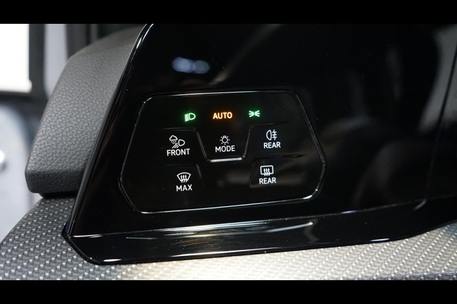 Volkswagen Golf VIII 1.5 eTSI R-Line AUTOMAAT-ACC-AMBIANCE-CAMERA-HARMAN KARDON-IQ LIGHT-KEYLESS-STOELVERWARMING