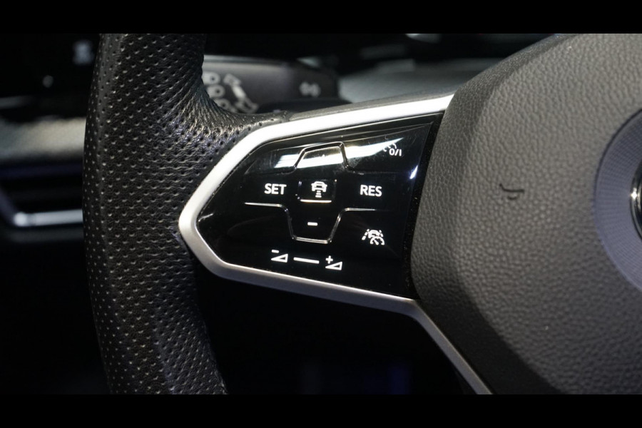 Volkswagen Golf VIII 1.5 eTSI R-Line AUTOMAAT-ACC-AMBIANCE-CAMERA-HARMAN KARDON-IQ LIGHT-KEYLESS-STOELVERWARMING