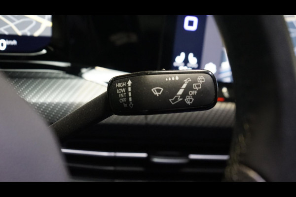 Volkswagen Golf VIII 1.5 eTSI R-Line AUTOMAAT-ACC-AMBIANCE-CAMERA-HARMAN KARDON-IQ LIGHT-KEYLESS-STOELVERWARMING