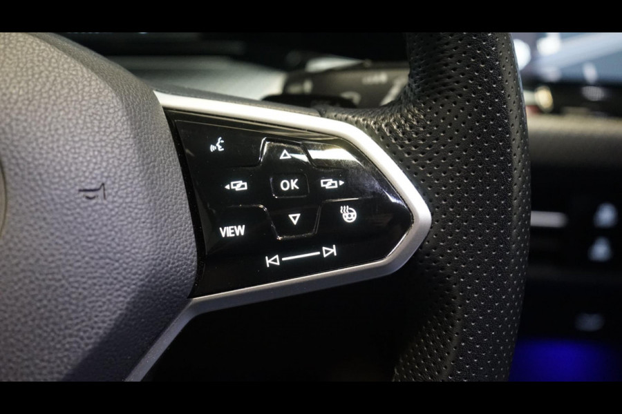 Volkswagen Golf VIII 1.5 eTSI R-Line AUTOMAAT-ACC-AMBIANCE-CAMERA-HARMAN KARDON-IQ LIGHT-KEYLESS-STOELVERWARMING