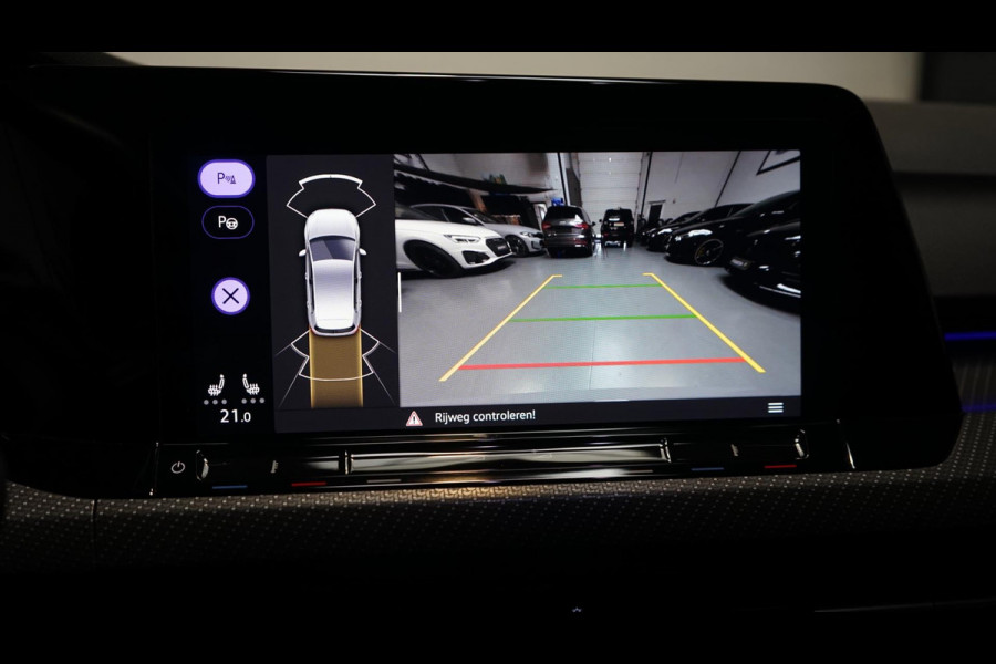 Volkswagen Golf VIII 1.5 eTSI R-Line AUTOMAAT-ACC-AMBIANCE-CAMERA-HARMAN KARDON-IQ LIGHT-KEYLESS-STOELVERWARMING