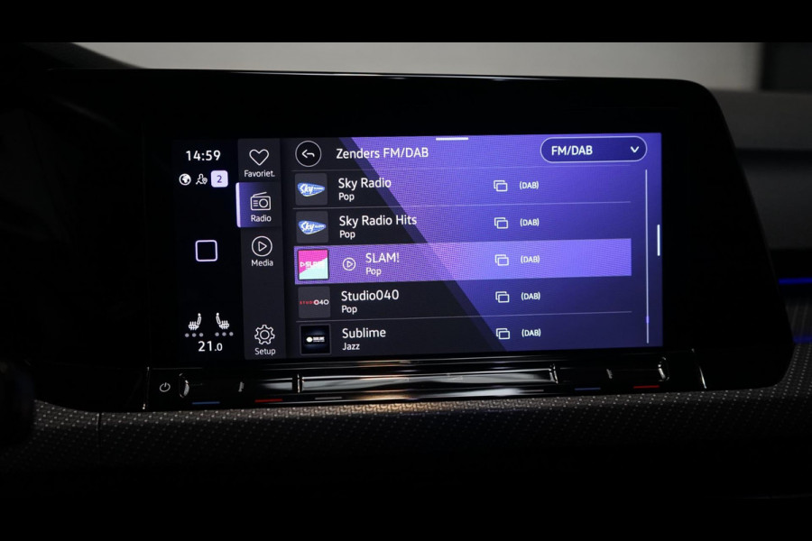 Volkswagen Golf VIII 1.5 eTSI R-Line AUTOMAAT-ACC-AMBIANCE-CAMERA-HARMAN KARDON-IQ LIGHT-KEYLESS-STOELVERWARMING