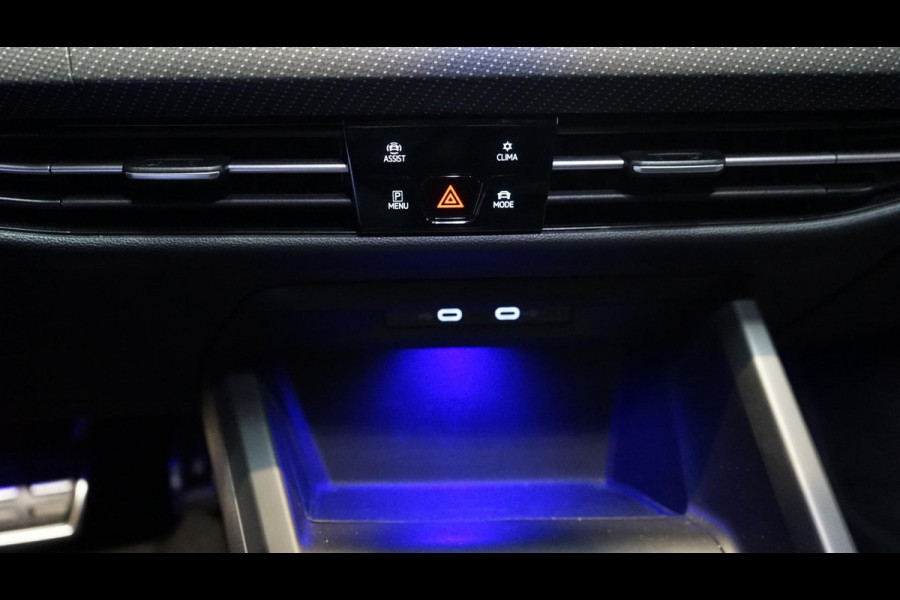 Volkswagen Golf VIII 1.5 eTSI R-Line AUTOMAAT-ACC-AMBIANCE-CAMERA-HARMAN KARDON-IQ LIGHT-KEYLESS-STOELVERWARMING