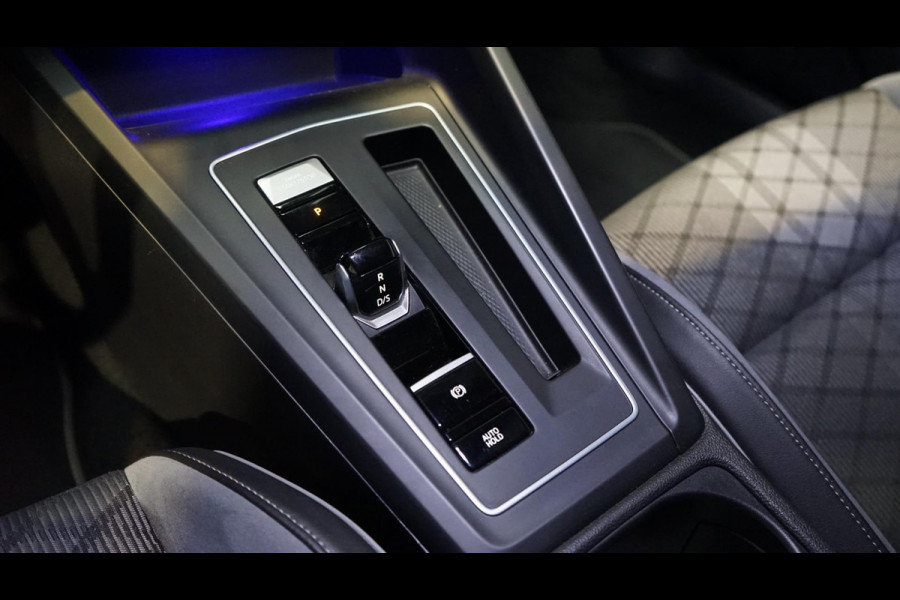 Volkswagen Golf VIII 1.5 eTSI R-Line AUTOMAAT-ACC-AMBIANCE-CAMERA-HARMAN KARDON-IQ LIGHT-KEYLESS-STOELVERWARMING