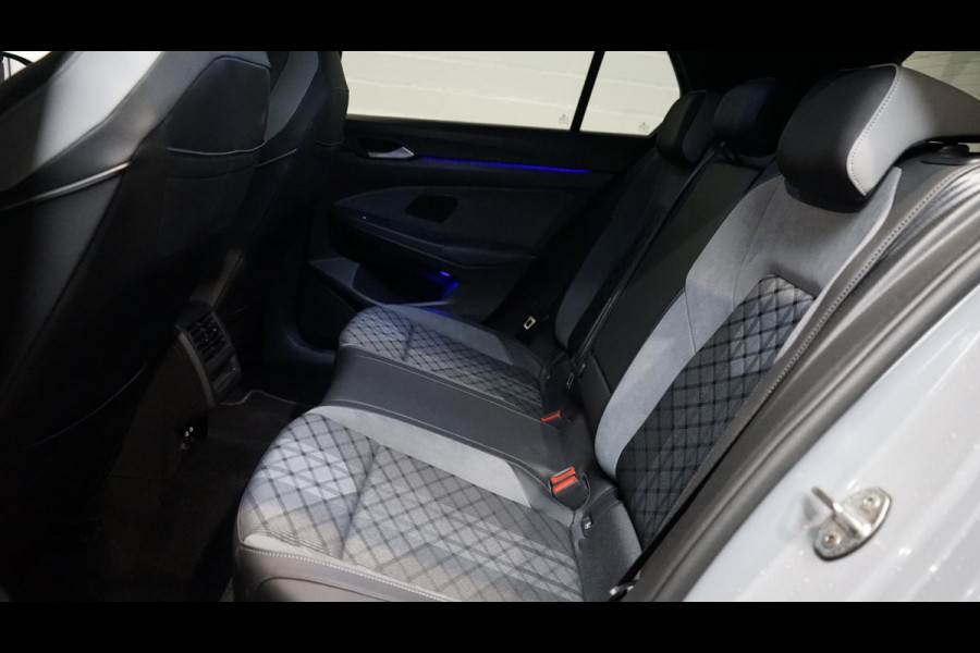 Volkswagen Golf VIII 1.5 eTSI R-Line AUTOMAAT-ACC-AMBIANCE-CAMERA-HARMAN KARDON-IQ LIGHT-KEYLESS-STOELVERWARMING