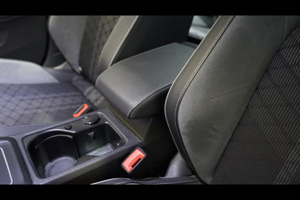 Volkswagen Golf VIII 1.5 eTSI R-Line AUTOMAAT-ACC-AMBIANCE-CAMERA-HARMAN KARDON-IQ LIGHT-KEYLESS-STOELVERWARMING