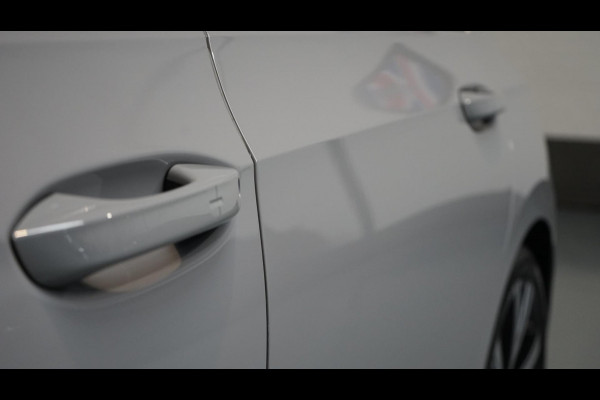 Volkswagen Golf VIII 1.5 eTSI R-Line AUTOMAAT-ACC-AMBIANCE-CAMERA-HARMAN KARDON-IQ LIGHT-KEYLESS-STOELVERWARMING