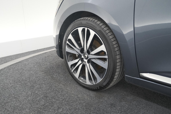 Renault Clio 1.6 E-Tech Hybrid 140 Initiale Paris | Trekhaak | Rondom Camerazicht | Adaptieve Cruise Control | Stoelverwarming