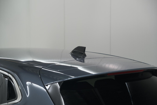 Renault Clio 1.6 E-Tech Hybrid 140 Initiale Paris | Trekhaak | Rondom Camerazicht | Adaptieve Cruise Control | Stoelverwarming