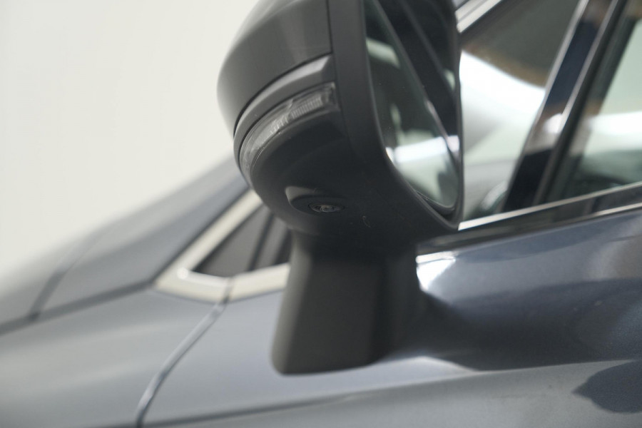 Renault Clio 1.6 E-Tech Hybrid 140 Initiale Paris | Trekhaak | Rondom Camerazicht | Adaptieve Cruise Control | Stoelverwarming