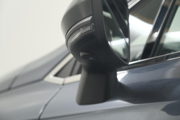 Renault Clio 1.6 E-Tech Hybrid 140 Initiale Paris | Trekhaak | Rondom Camerazicht | Adaptieve Cruise Control | Stoelverwarming