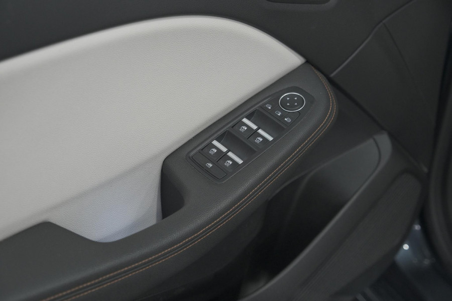 Renault Clio 1.6 E-Tech Hybrid 140 Initiale Paris | Trekhaak | Rondom Camerazicht | Adaptieve Cruise Control | Stoelverwarming