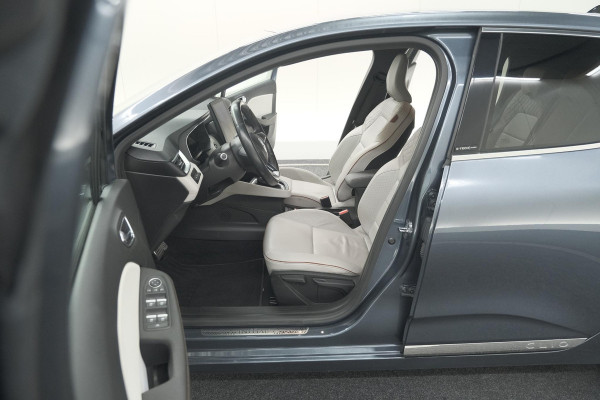 Renault Clio 1.6 E-Tech Hybrid 140 Initiale Paris | Trekhaak | Rondom Camerazicht | Adaptieve Cruise Control | Stoelverwarming