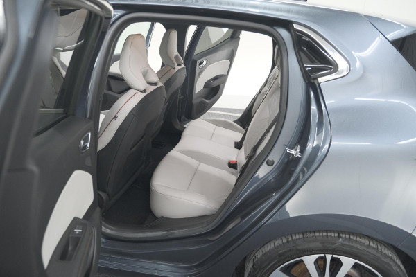 Renault Clio 1.6 E-Tech Hybrid 140 Initiale Paris | Trekhaak | Rondom Camerazicht | Adaptieve Cruise Control | Stoelverwarming