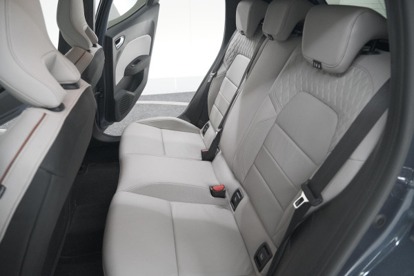 Renault Clio 1.6 E-Tech Hybrid 140 Initiale Paris | Trekhaak | Rondom Camerazicht | Adaptieve Cruise Control | Stoelverwarming