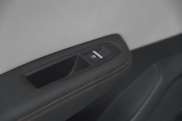 Renault Clio 1.6 E-Tech Hybrid 140 Initiale Paris | Trekhaak | Rondom Camerazicht | Adaptieve Cruise Control | Stoelverwarming