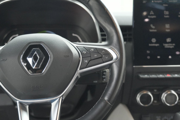 Renault Clio 1.6 E-Tech Hybrid 140 Initiale Paris | Trekhaak | Rondom Camerazicht | Adaptieve Cruise Control | Stoelverwarming