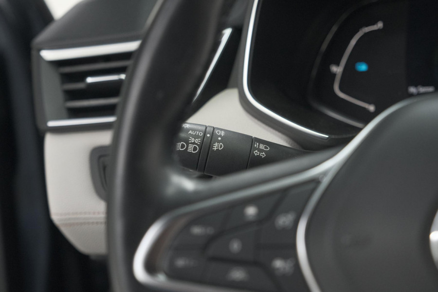 Renault Clio 1.6 E-Tech Hybrid 140 Initiale Paris | Trekhaak | Rondom Camerazicht | Adaptieve Cruise Control | Stoelverwarming