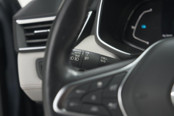 Renault Clio 1.6 E-Tech Hybrid 140 Initiale Paris | Trekhaak | Rondom Camerazicht | Adaptieve Cruise Control | Stoelverwarming