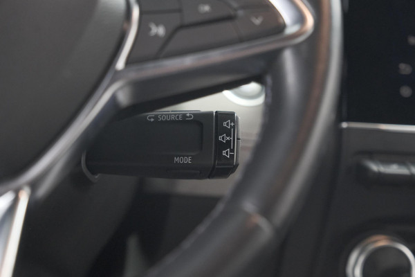 Renault Clio 1.6 E-Tech Hybrid 140 Initiale Paris | Trekhaak | Rondom Camerazicht | Adaptieve Cruise Control | Stoelverwarming