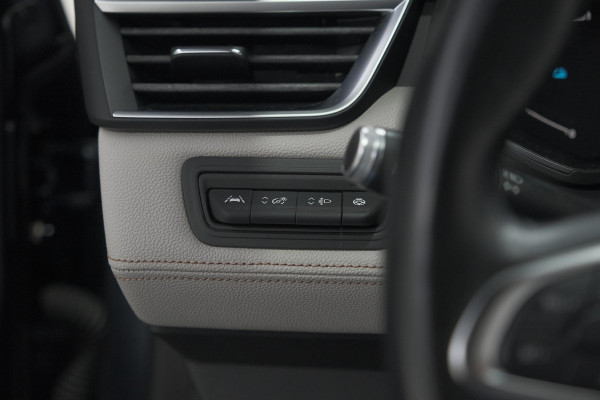 Renault Clio 1.6 E-Tech Hybrid 140 Initiale Paris | Trekhaak | Rondom Camerazicht | Adaptieve Cruise Control | Stoelverwarming