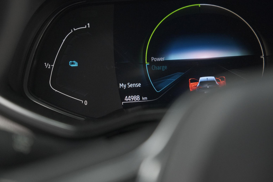 Renault Clio 1.6 E-Tech Hybrid 140 Initiale Paris | Trekhaak | Rondom Camerazicht | Adaptieve Cruise Control | Stoelverwarming