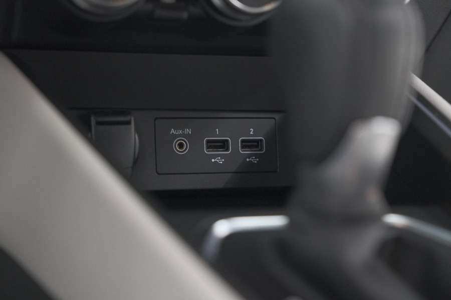 Renault Clio 1.6 E-Tech Hybrid 140 Initiale Paris | Trekhaak | Rondom Camerazicht | Adaptieve Cruise Control | Stoelverwarming