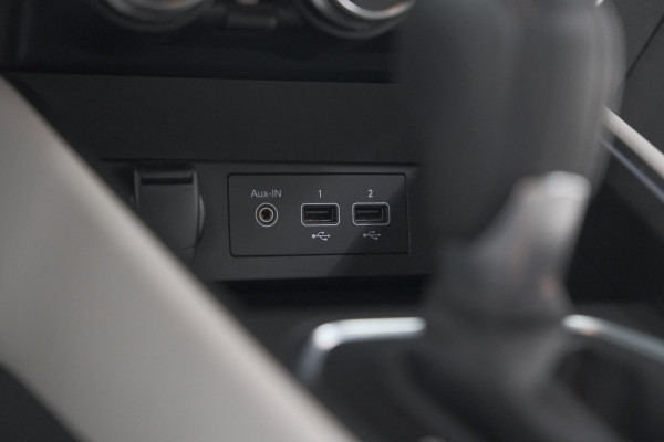 Renault Clio 1.6 E-Tech Hybrid 140 Initiale Paris | Trekhaak | Rondom Camerazicht | Adaptieve Cruise Control | Stoelverwarming