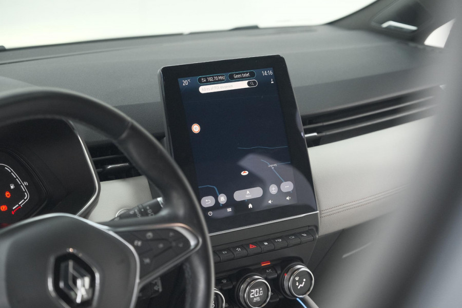 Renault Clio 1.6 E-Tech Hybrid 140 Initiale Paris | Trekhaak | Rondom Camerazicht | Adaptieve Cruise Control | Stoelverwarming