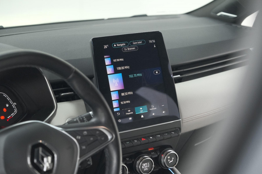 Renault Clio 1.6 E-Tech Hybrid 140 Initiale Paris | Trekhaak | Rondom Camerazicht | Adaptieve Cruise Control | Stoelverwarming