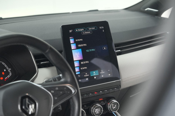 Renault Clio 1.6 E-Tech Hybrid 140 Initiale Paris | Trekhaak | Rondom Camerazicht | Adaptieve Cruise Control | Stoelverwarming