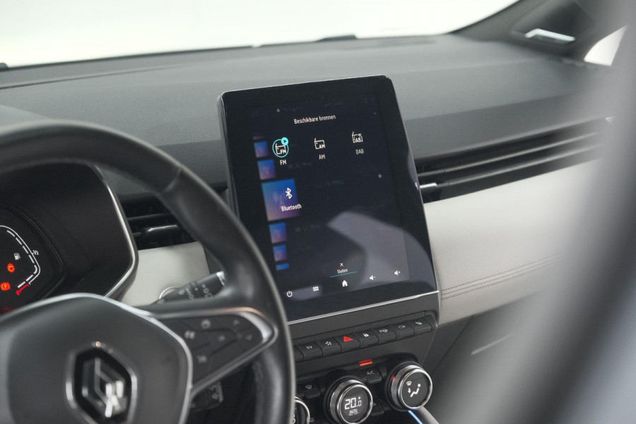 Renault Clio 1.6 E-Tech Hybrid 140 Initiale Paris | Trekhaak | Rondom Camerazicht | Adaptieve Cruise Control | Stoelverwarming