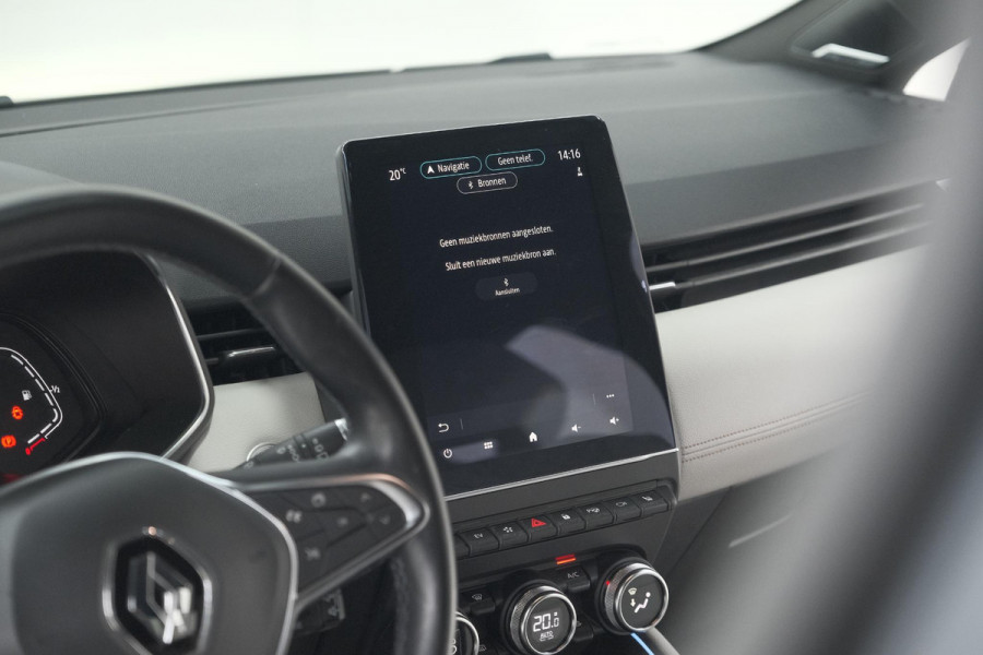 Renault Clio 1.6 E-Tech Hybrid 140 Initiale Paris | Trekhaak | Rondom Camerazicht | Adaptieve Cruise Control | Stoelverwarming