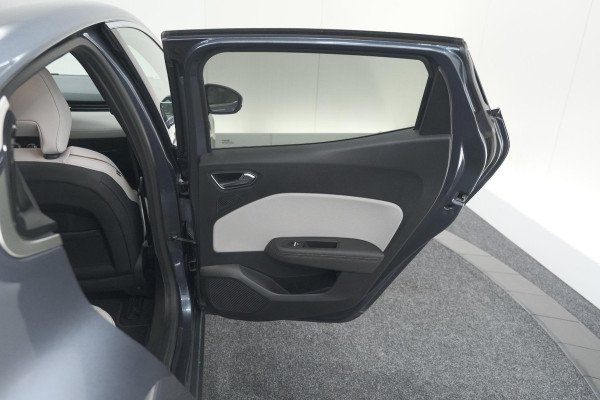 Renault Clio 1.6 E-Tech Hybrid 140 Initiale Paris | Trekhaak | Rondom Camerazicht | Adaptieve Cruise Control | Stoelverwarming