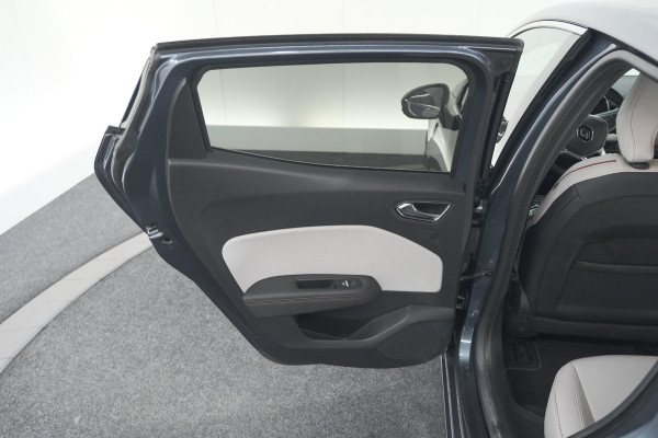 Renault Clio 1.6 E-Tech Hybrid 140 Initiale Paris | Trekhaak | Rondom Camerazicht | Adaptieve Cruise Control | Stoelverwarming