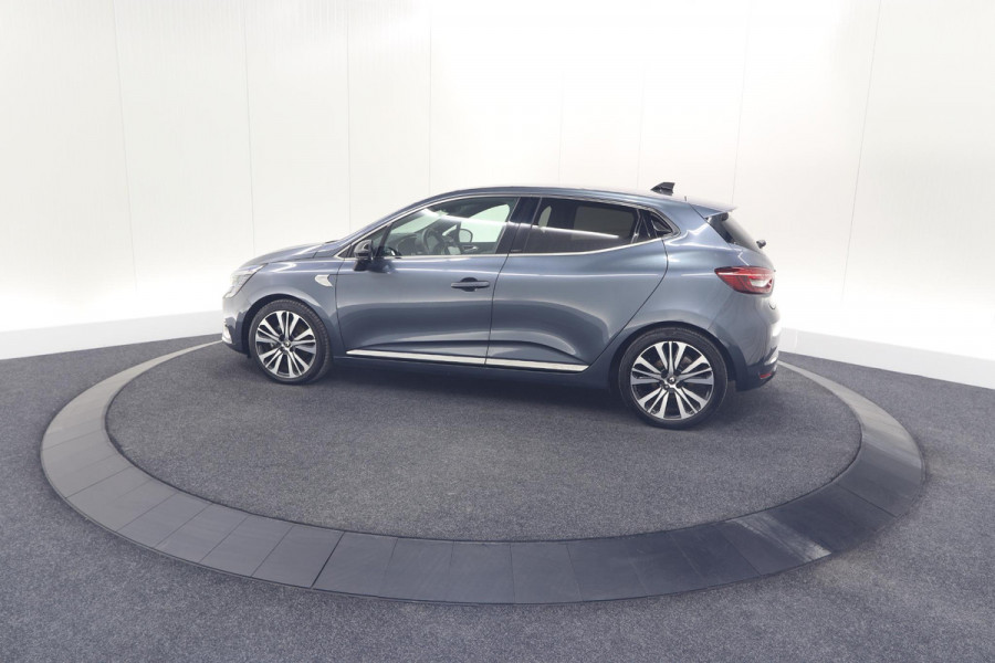 Renault Clio 1.6 E-Tech Hybrid 140 Initiale Paris | Trekhaak | Rondom Camerazicht | Adaptieve Cruise Control | Stoelverwarming