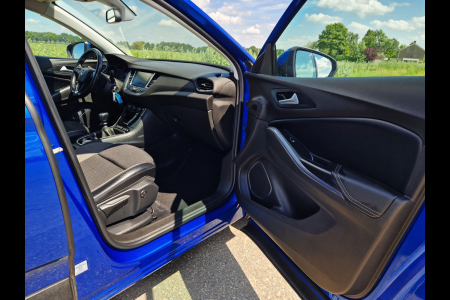 Opel Grandland X 1.2 Turbo - 130 Pk - Euro 6 - Navi - Climate Control Opel Grandland X 1.2 Turbo - 130 Pk - Euro 6 - Navi - Climate Control