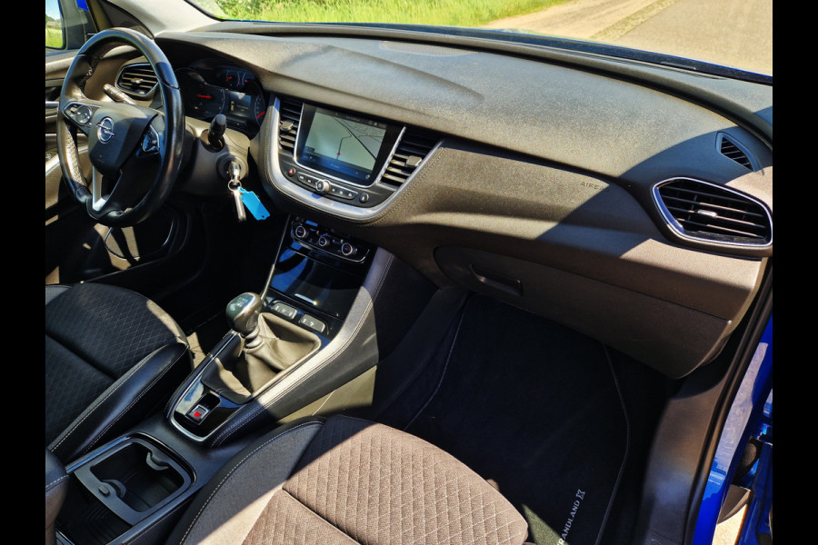 Opel Grandland X 1.2 Turbo - 130 Pk - Euro 6 - Navi - Climate Control Opel Grandland X 1.2 Turbo - 130 Pk - Euro 6 - Navi - Climate Control