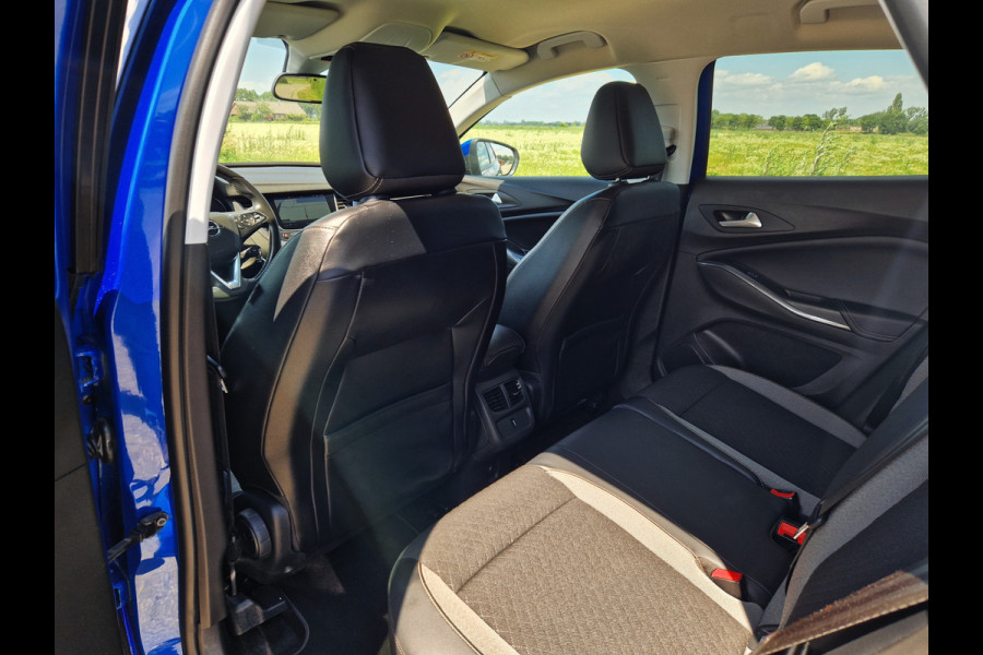 Opel Grandland X 1.2 Turbo - 130 Pk - Euro 6 - Navi - Climate Control Opel Grandland X 1.2 Turbo - 130 Pk - Euro 6 - Navi - Climate Control