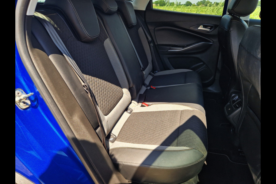 Opel Grandland X 1.2 Turbo - 130 Pk - Euro 6 - Navi - Climate Control Opel Grandland X 1.2 Turbo - 130 Pk - Euro 6 - Navi - Climate Control