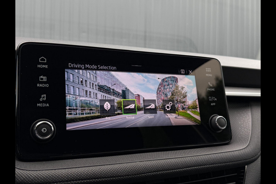 Škoda Fabia 1.0 TSI Selection CarPlay Camera Škoda Fabia 1.0 TSI Selection CarPlay Camera