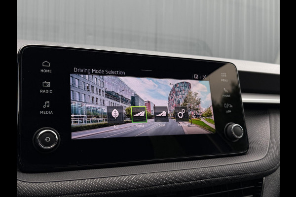 Škoda Fabia 1.0 TSI Selection CarPlay Camera Škoda Fabia 1.0 TSI Selection CarPlay Camera